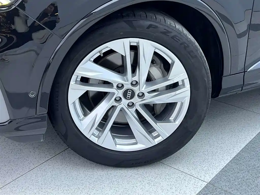 Audi Q7 2023 — фото 8