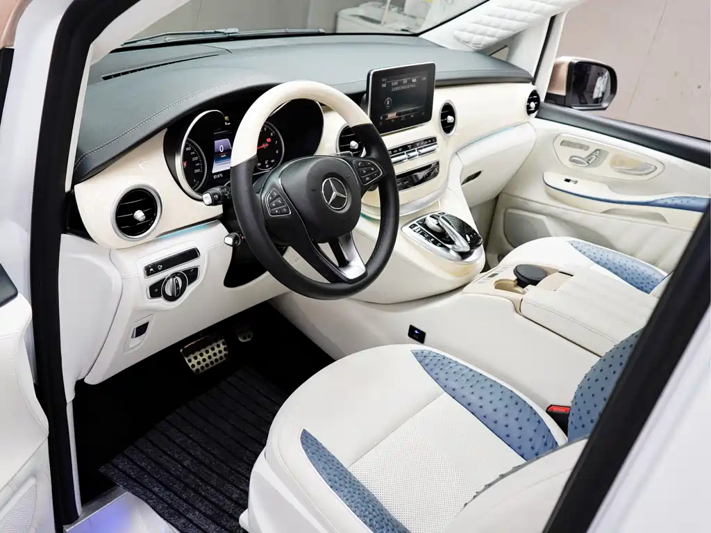 Mercedes-Benz V-Class 2020 — фото 11