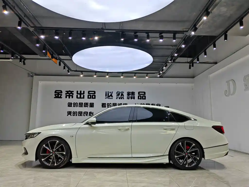 Honda Accord 2022 — фото 10