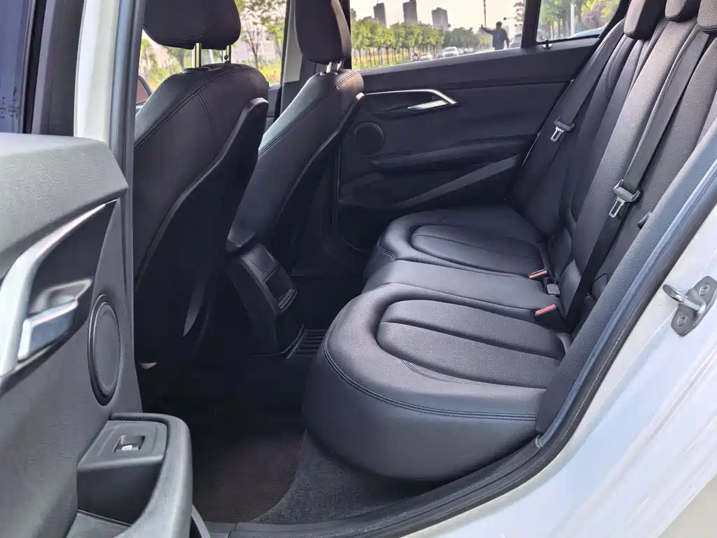 BMW 1 Series 2020 — фото 14