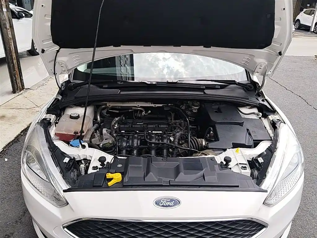 Ford Focus 2017 — фото 20