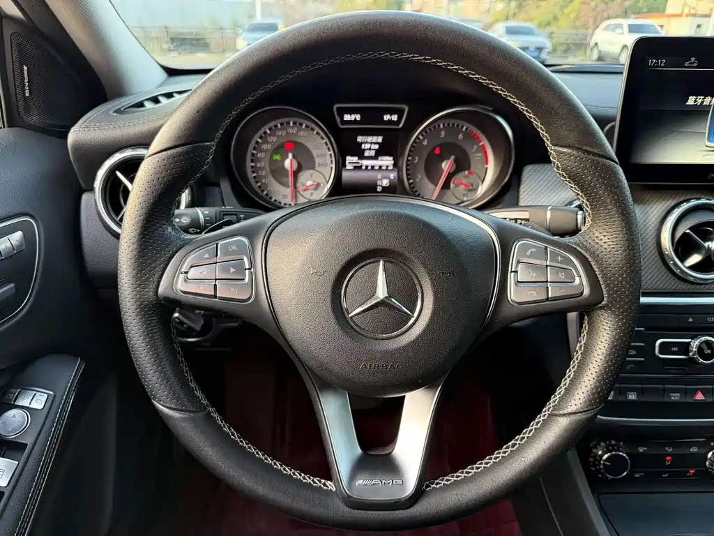 Mercedes-Benz GLA 2017 — фото 15