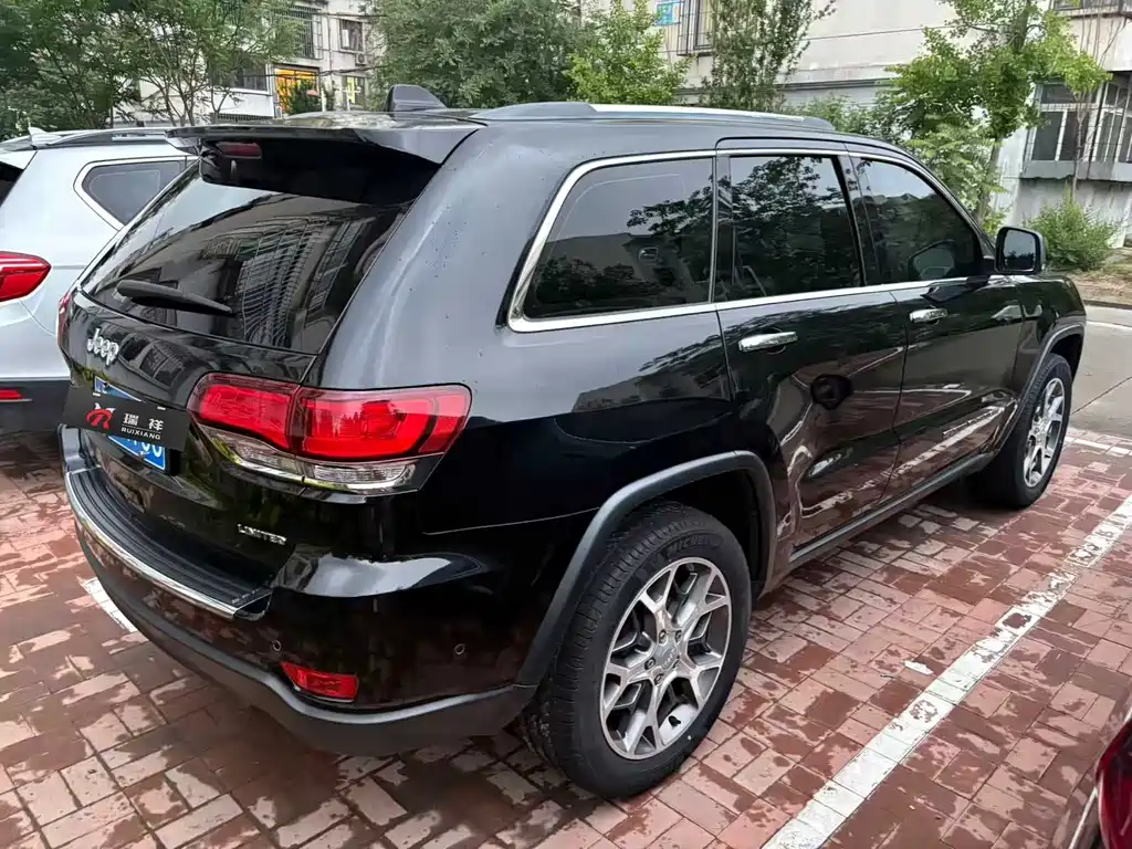 Jeep Grand Cherokee 2022 — фото 4