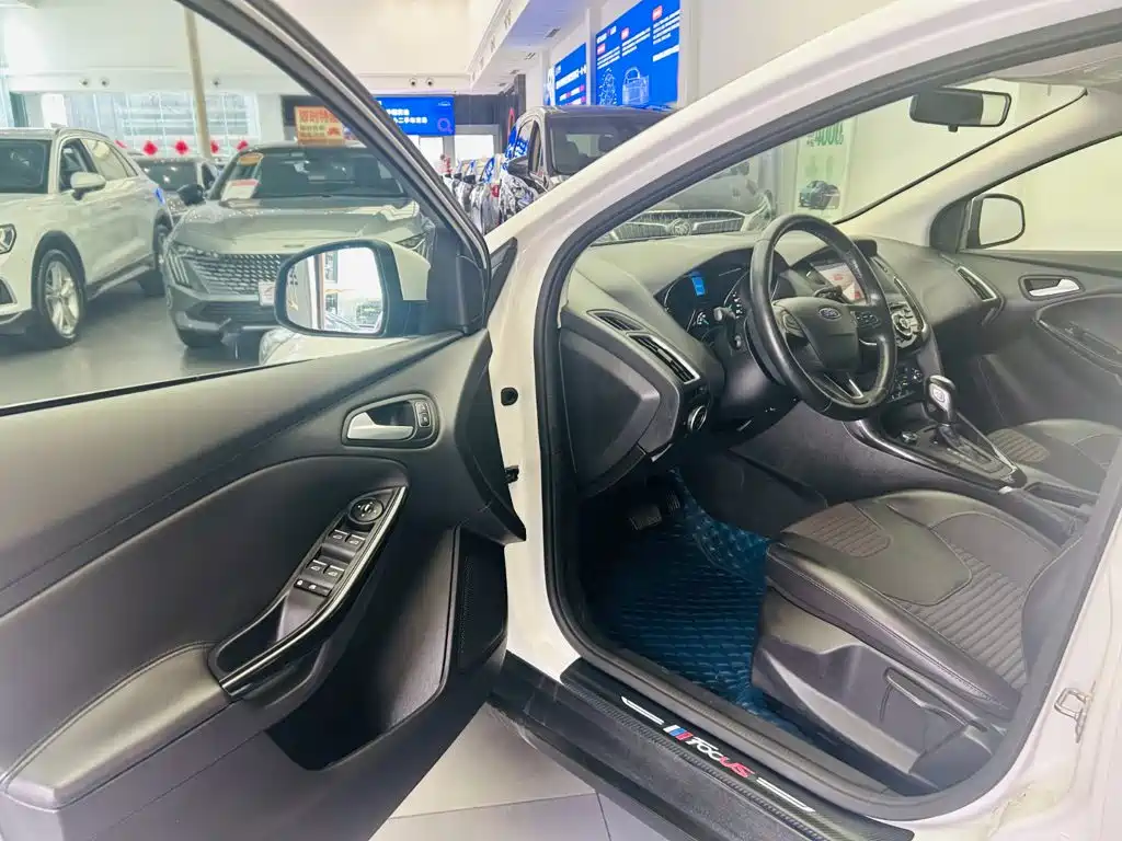 Ford Focus 2017 — фото 19