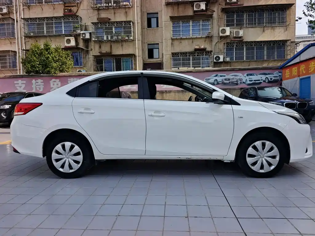 Toyota Yaris L 2017 — фото 5