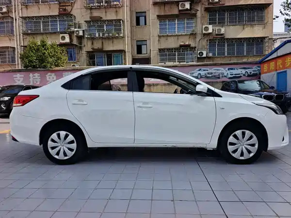 Toyota Yaris L 2017