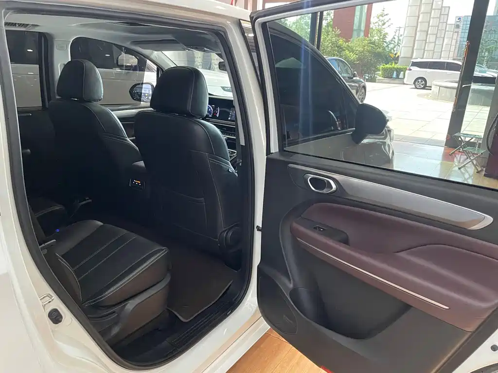 GAC Trumpchi M6 2022 — фото 14