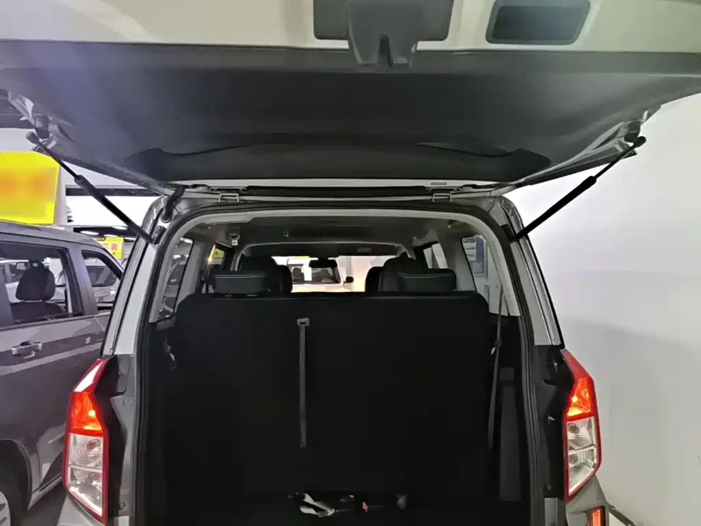 Wuling Hongguang PLUS 2019 — фото 19