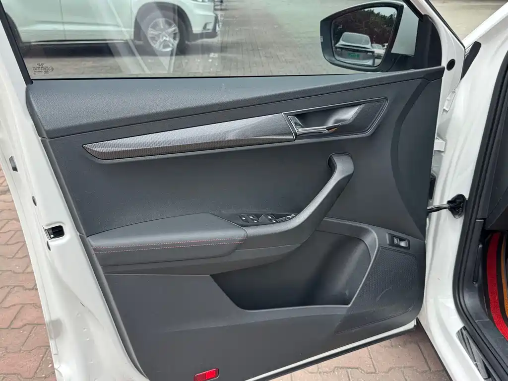 Skoda Karoq 2022 — фото 12