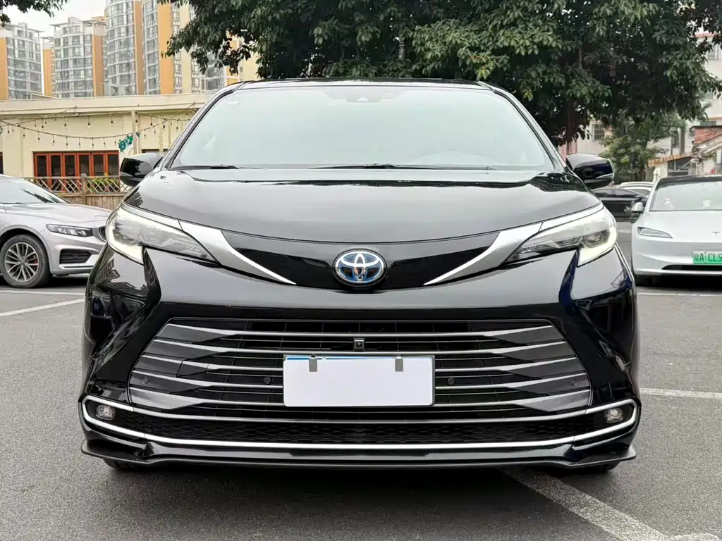 Toyota Sienna 2024 — фото 2