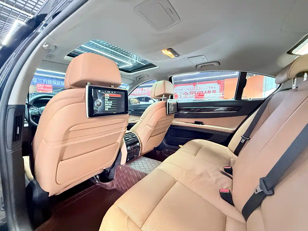 BMW 7 Series 2013 — фото 11