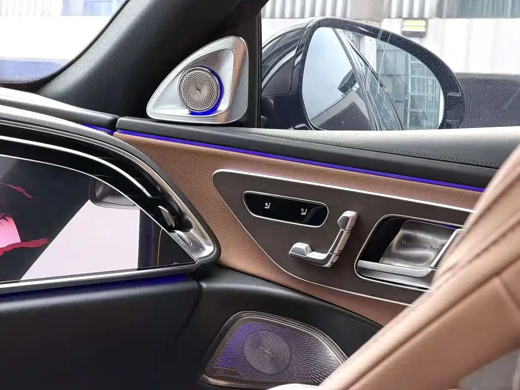 Mercedes-Benz E-Class 2025 — фото 9
