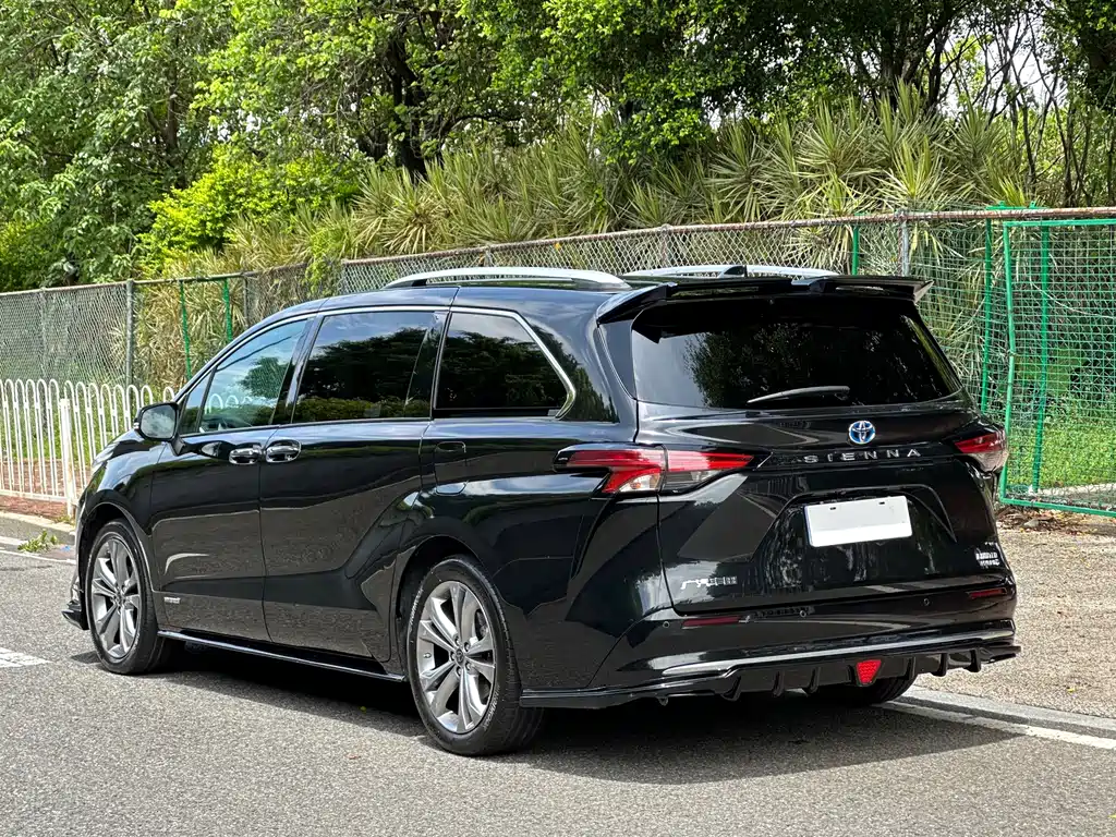 Toyota Sienna 2023 — фото 21