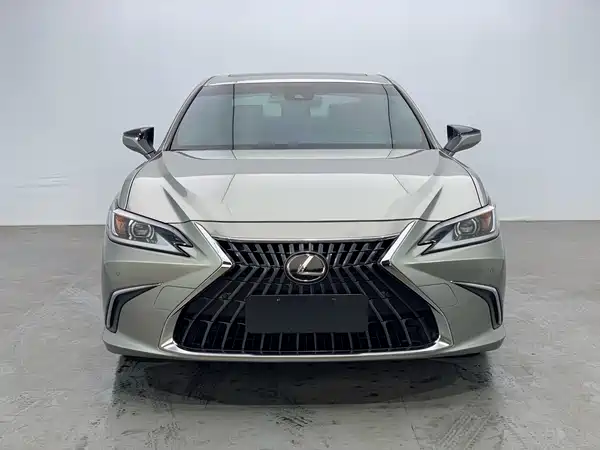 Lexus ES 2022