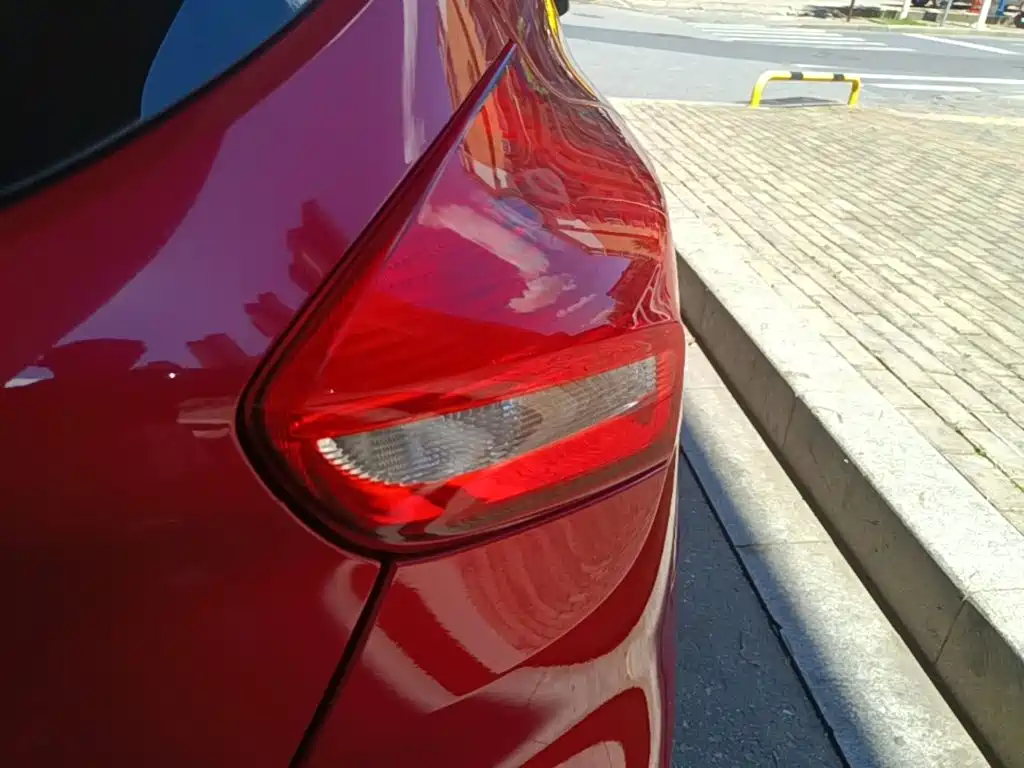 Ford Focus 2015 — фото 8