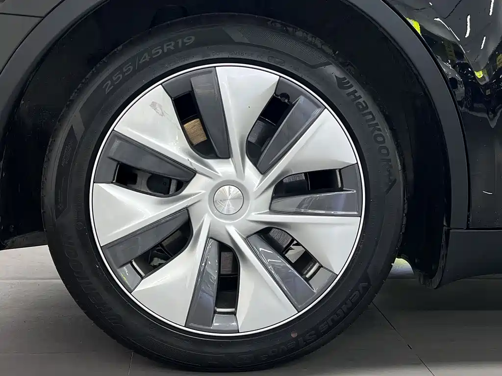 Tesla Model Y 2022 — фото 12