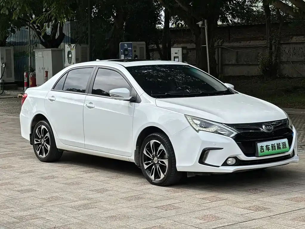 BYD Qin NEV 2016 — фото 3