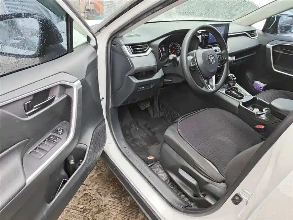 Toyota RAV4 2021 — фото 16