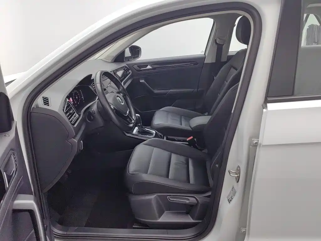 Volkswagen T-Roc 2020 — фото 10