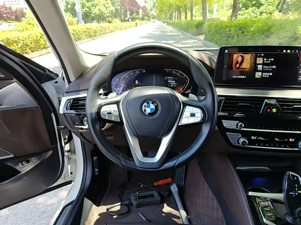 BMW 5 Series 2022 — фото 11