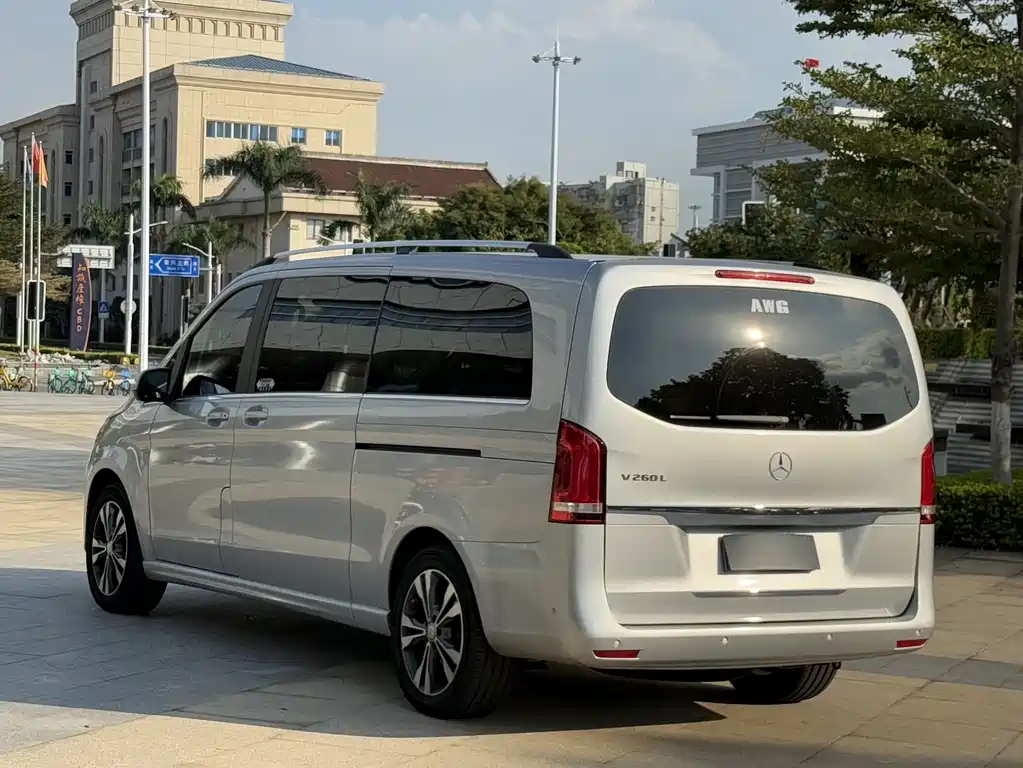 Mercedes-Benz V-Class 2017 — фото 12