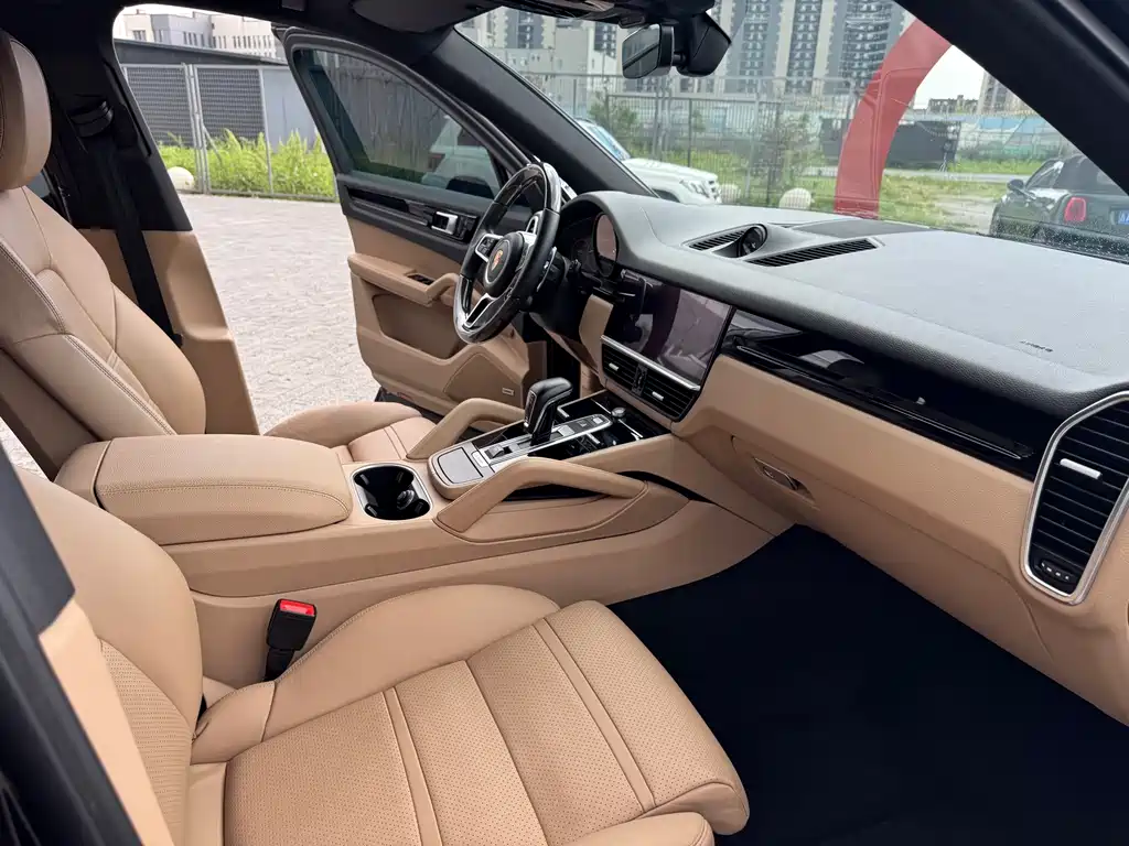 Porsche Cayenne 2018 — фото 10