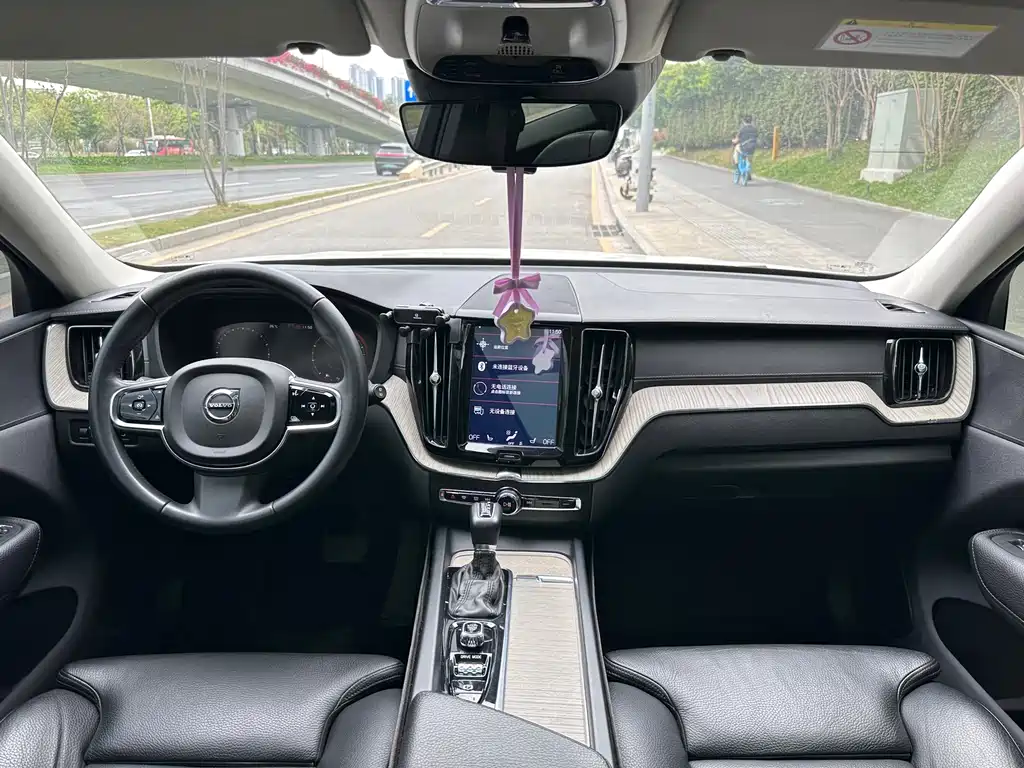Volvo XC60 2020 — фото 15