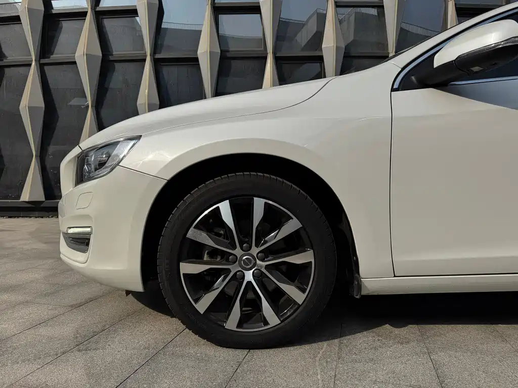 Volvo S60 2018 — фото 4