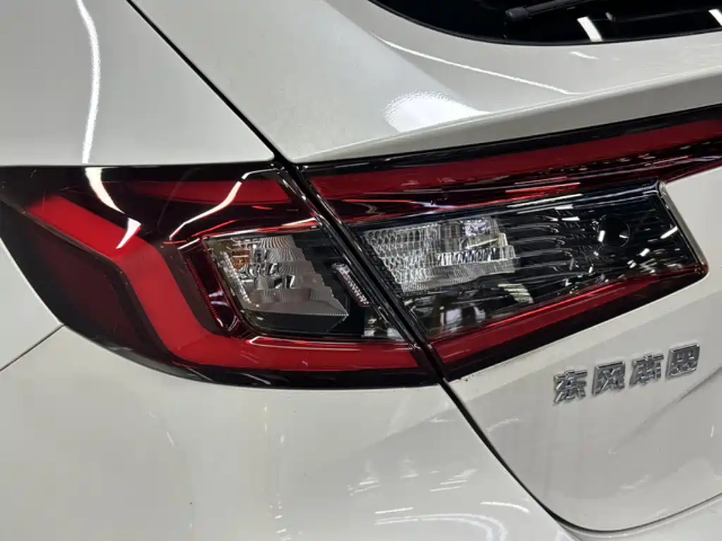 Honda Civic 2023 — фото 11