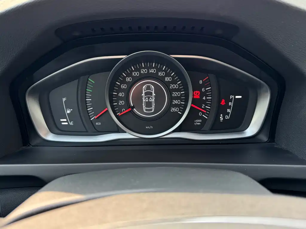 Volvo S60 2018 — фото 12