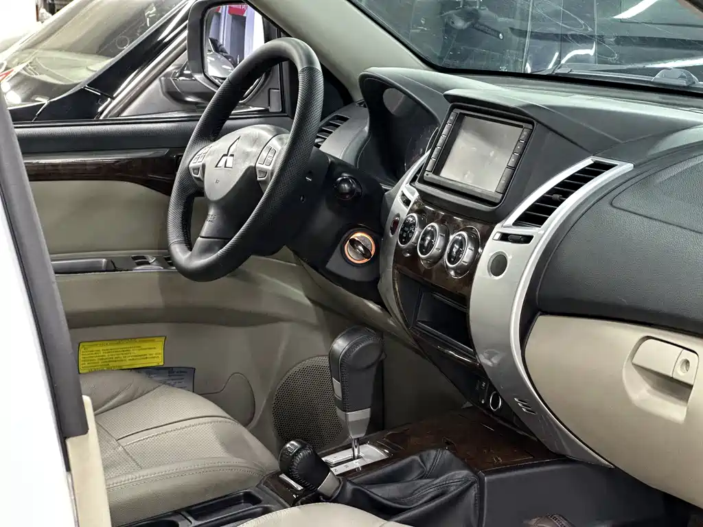 Mitsubishi Pajero Sport 2014 — фото 10