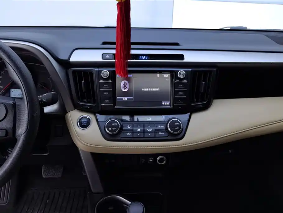 Toyota RAV4 2018 — фото 13