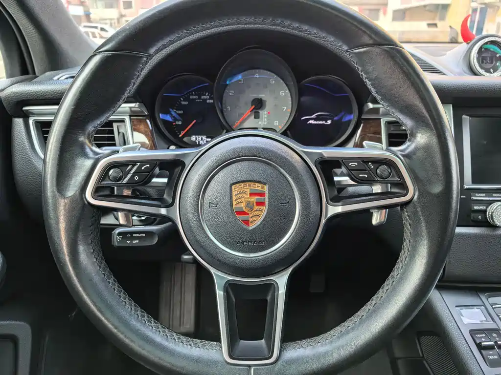 Porsche Macan 2015 — фото 14