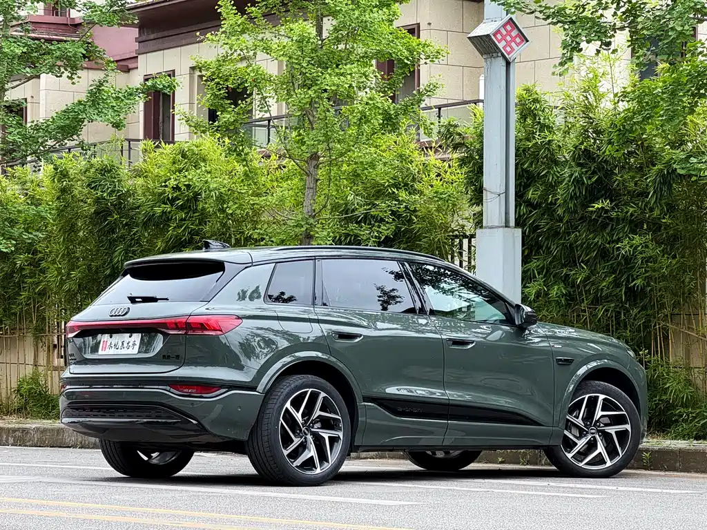 Audi Q6L e-tron 2025 — фото 14