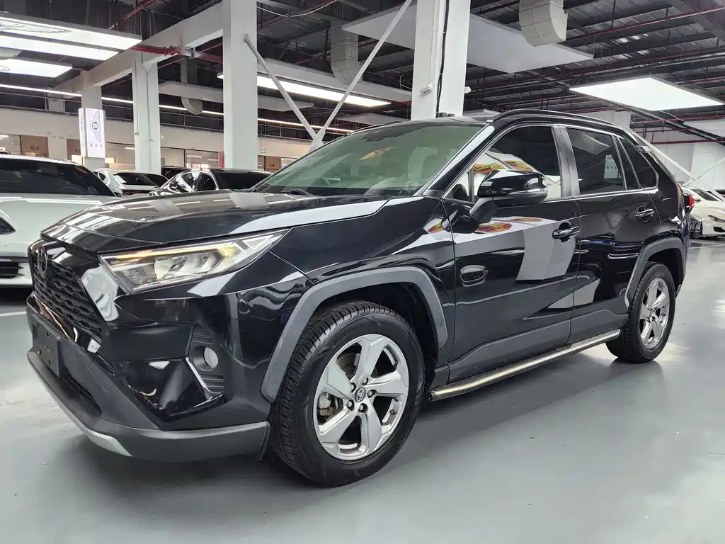 Toyota RAV4 2021 — фото 3