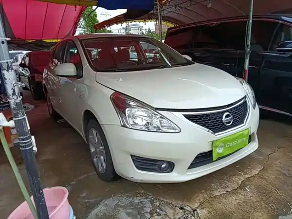 Nissan Tiida 2015