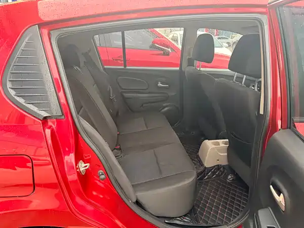 Venucia R50 2017