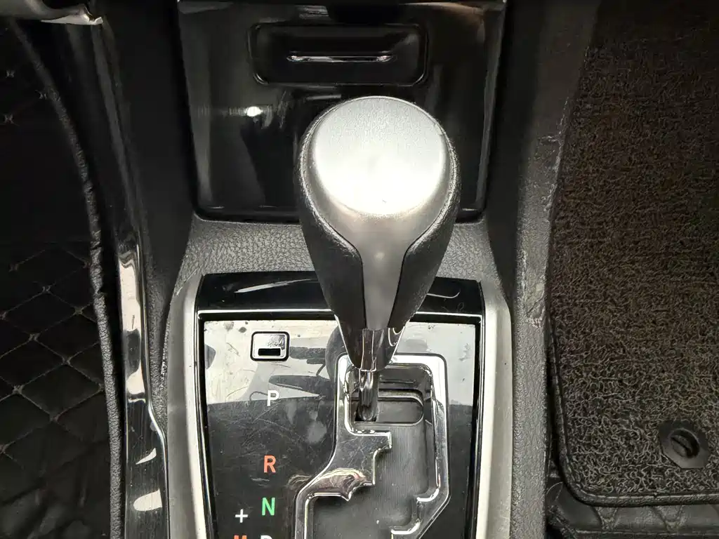 Toyota Corolla 2018 — фото 15