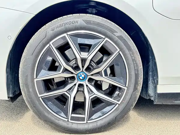 BMW i5 2024