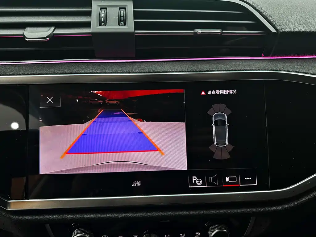 Audi Q3 2023 — фото 12