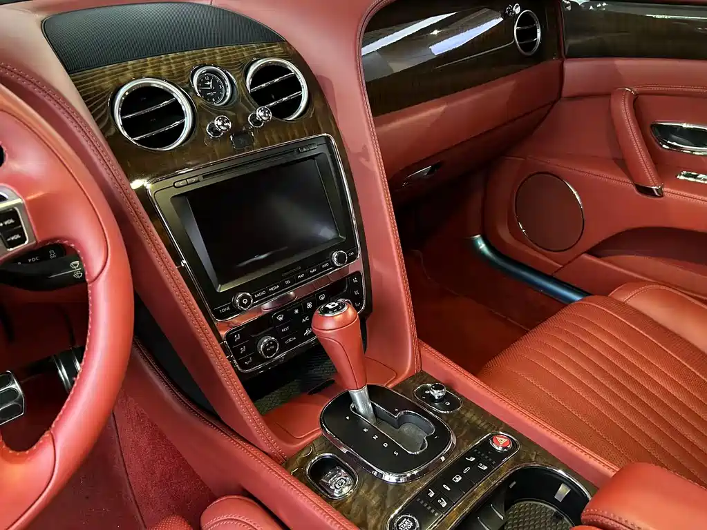 Bentley Flying Spur 2019 — фото 13