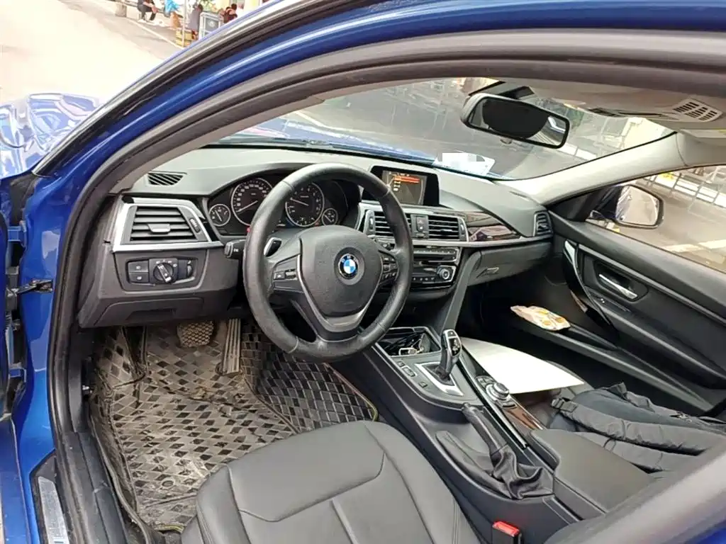 BMW 3 Series 2017 — фото 10