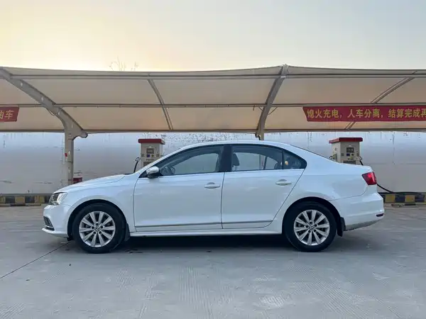 Volkswagen Sagitar 2016