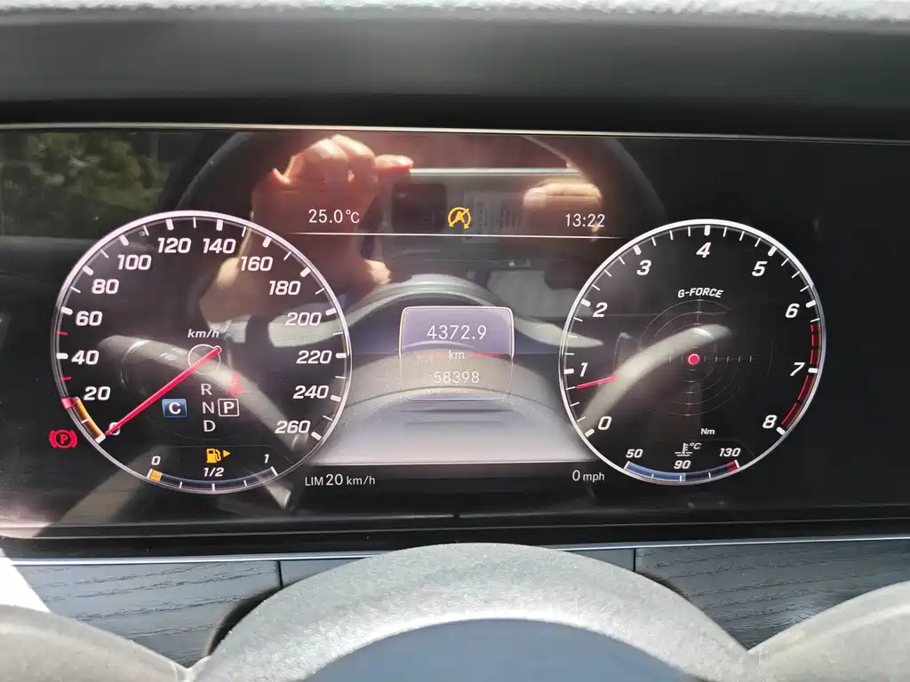 Mercedes-Benz E-Class 2020 — фото 17