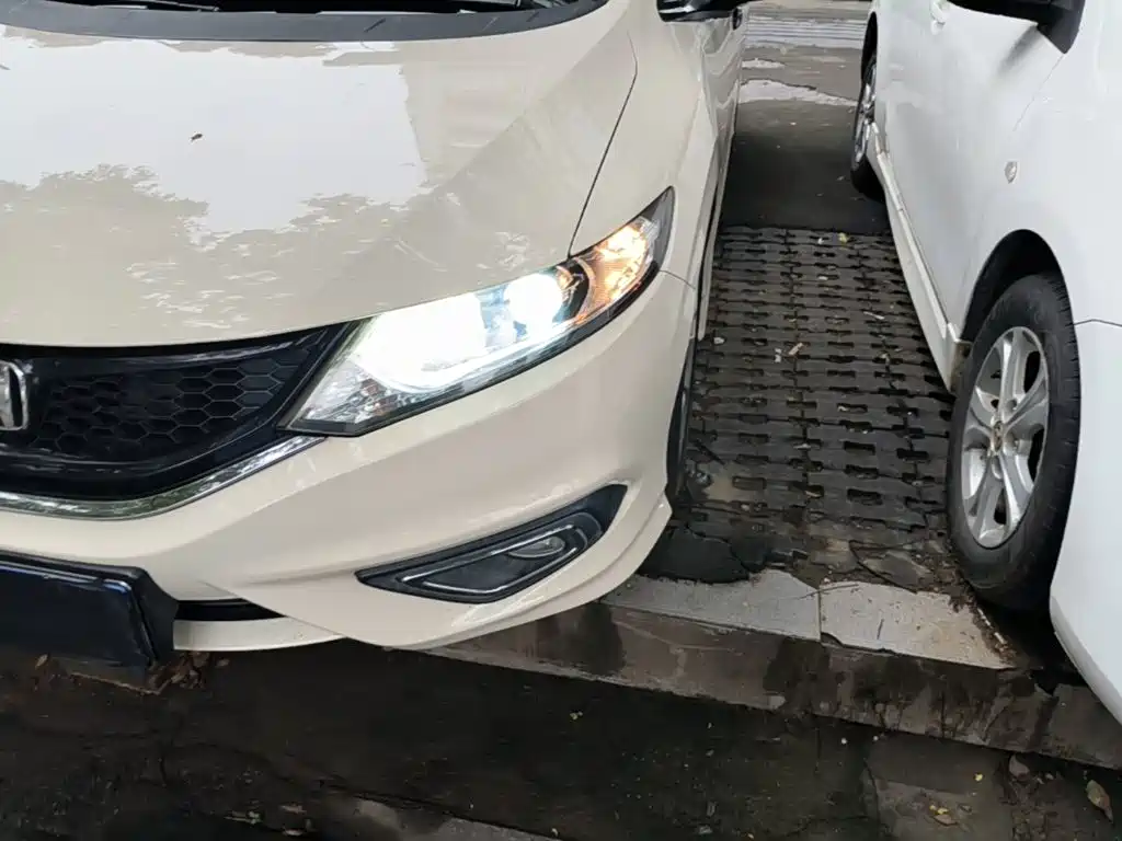 Honda Jade 2015 — фото 24