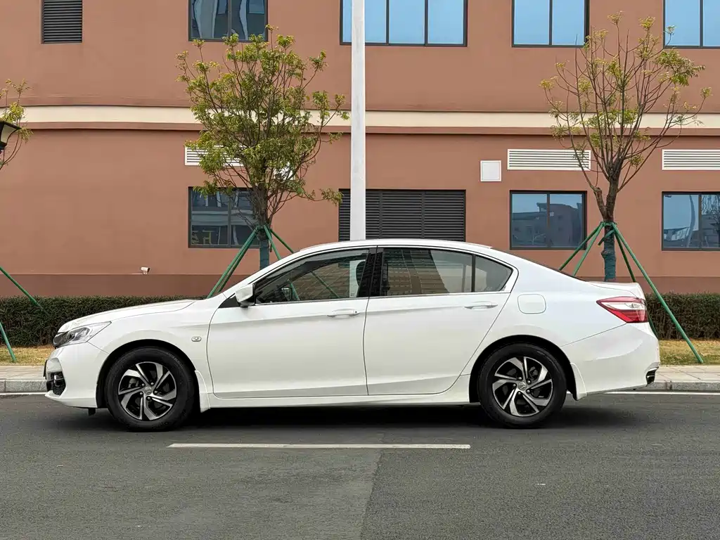 Honda Accord 2018 — фото 7