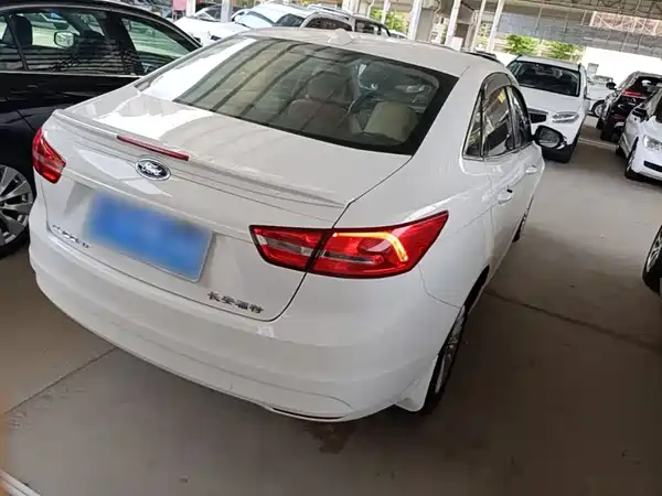 Ford Escort 2015