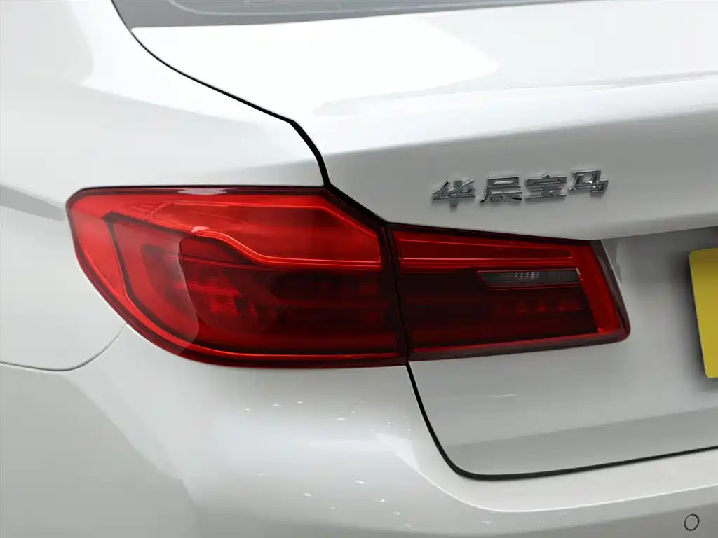BMW 5 Series 2017 — фото 7
