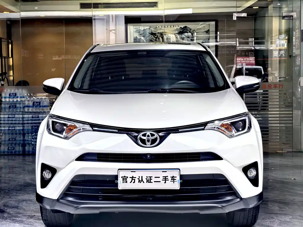 Toyota RAV4 2017 — фото 2