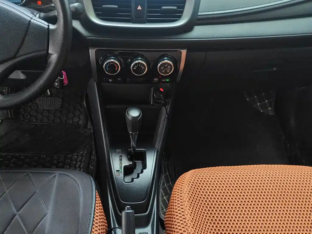 Toyota Yaris L 2021 — фото 12